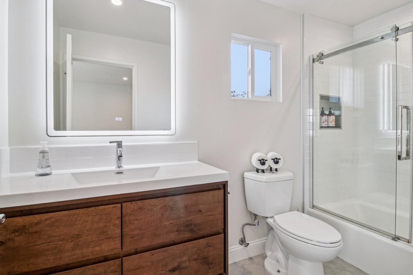 Detail Gallery Image 28 of 114 For 2791 Scott St, San Jose,  CA 95128 - 5 Beds | 5 Baths