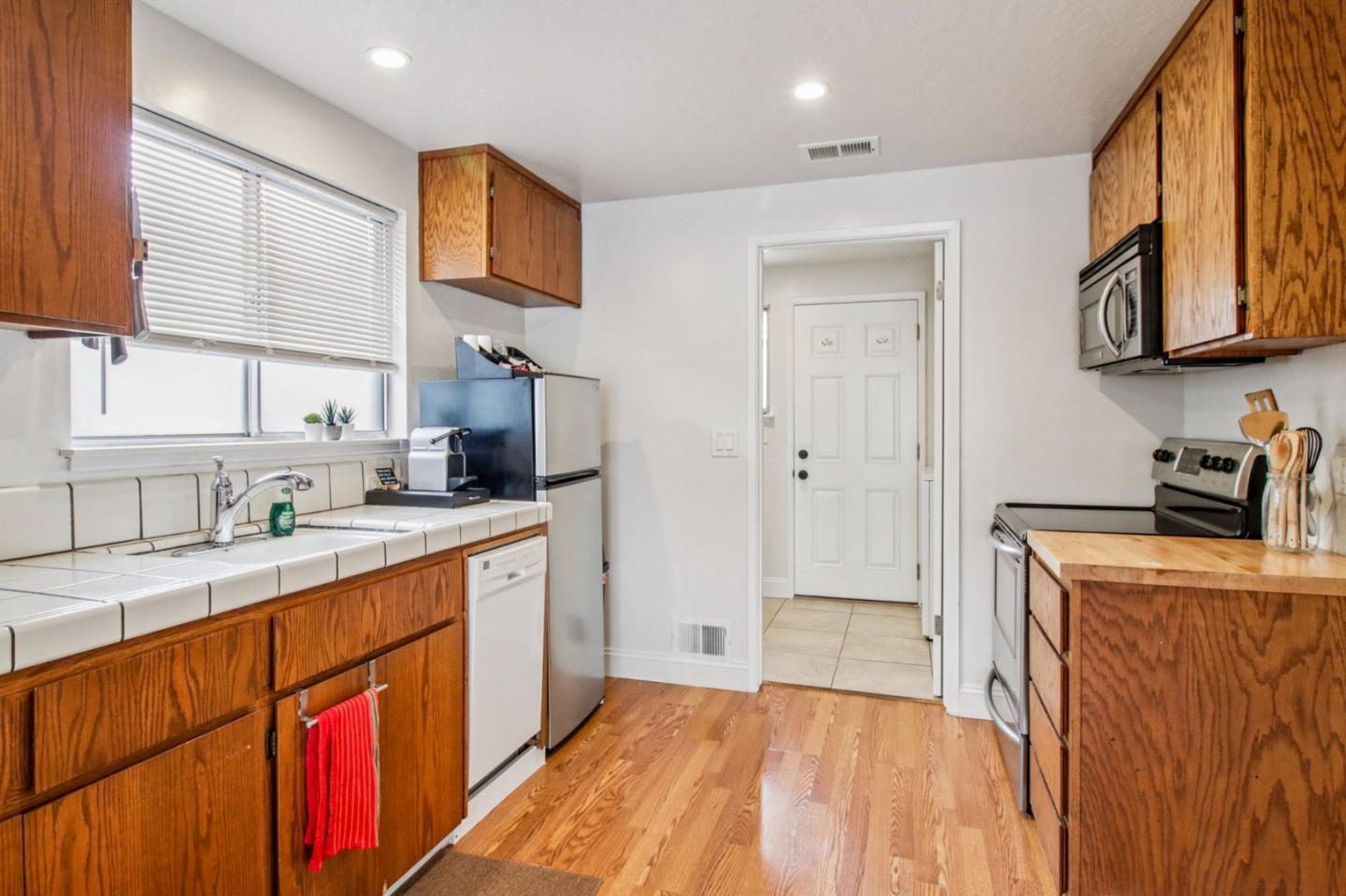 Detail Gallery Image 44 of 114 For 2791 Scott St, San Jose,  CA 95128 - 5 Beds | 5 Baths