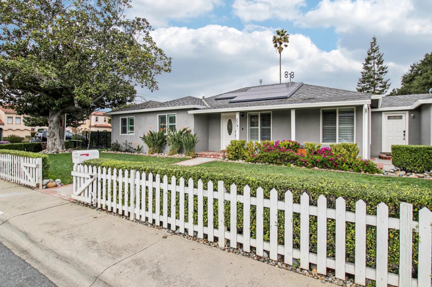 Detail Gallery Image 7 of 114 For 2791 Scott St, San Jose,  CA 95128 - 5 Beds | 5 Baths