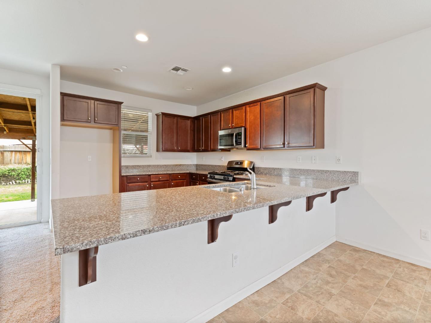 Detail Gallery Image 10 of 41 For 101 Rancho Mirage Rd, Madera,  CA 93638 - 3 Beds | 2 Baths