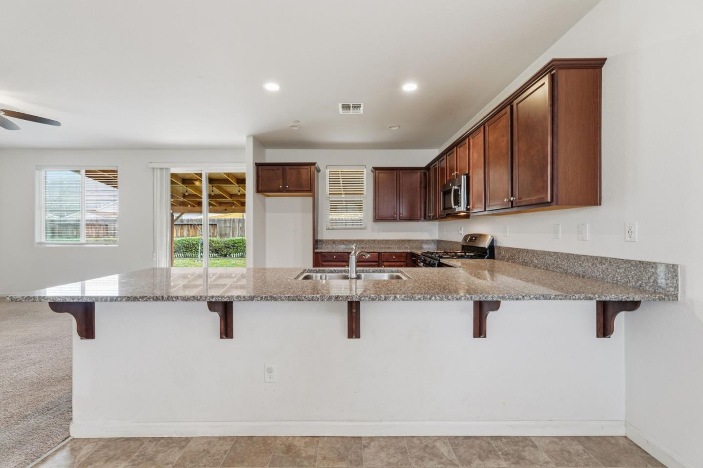 Detail Gallery Image 11 of 41 For 101 Rancho Mirage Rd, Madera,  CA 93638 - 3 Beds | 2 Baths