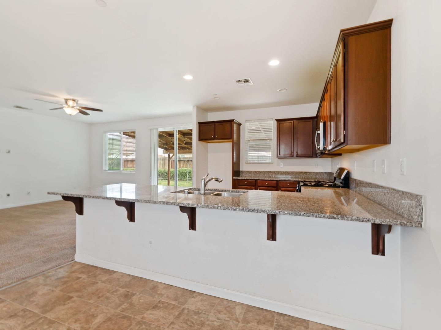 Detail Gallery Image 12 of 41 For 101 Rancho Mirage Rd, Madera,  CA 93638 - 3 Beds | 2 Baths