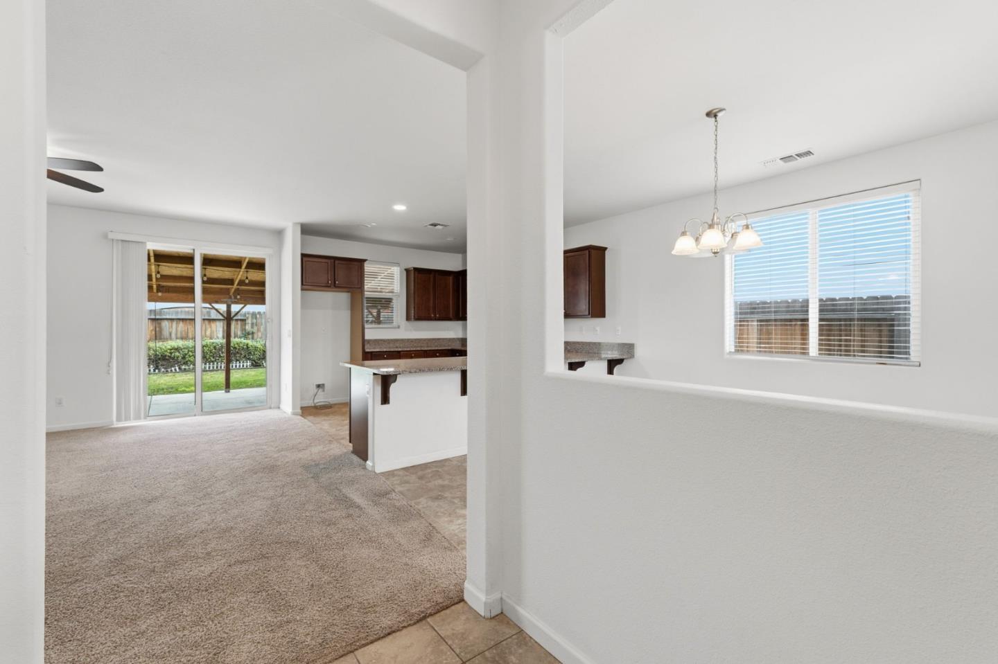 Detail Gallery Image 5 of 41 For 101 Rancho Mirage Rd, Madera,  CA 93638 - 3 Beds | 2 Baths