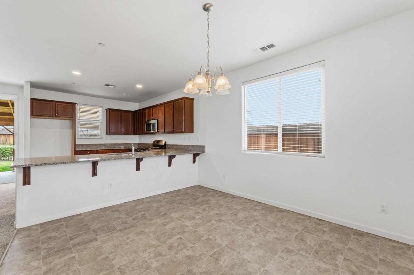 Detail Gallery Image 9 of 41 For 101 Rancho Mirage Rd, Madera,  CA 93638 - 3 Beds | 2 Baths