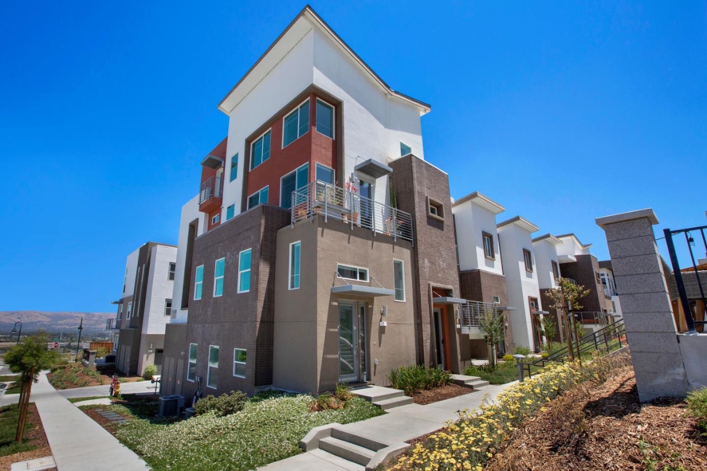 Detail Gallery Image 16 of 18 For 2986 Lina St #7,  San Jose,  CA 95136 - 3 Beds | 3 Baths