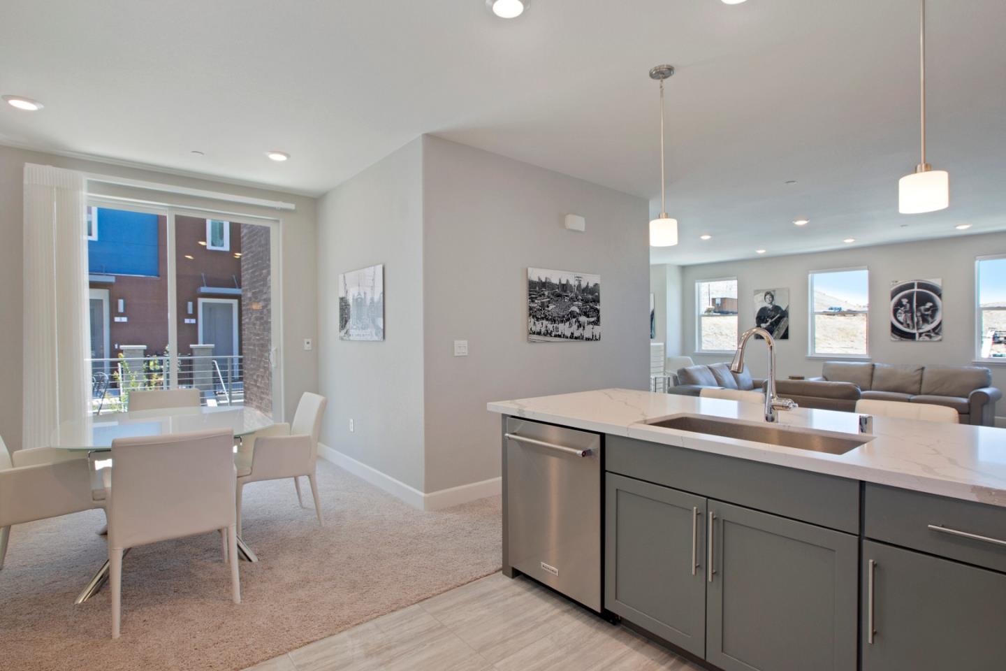 Detail Gallery Image 7 of 18 For 2986 Lina St #7,  San Jose,  CA 95136 - 3 Beds | 3 Baths