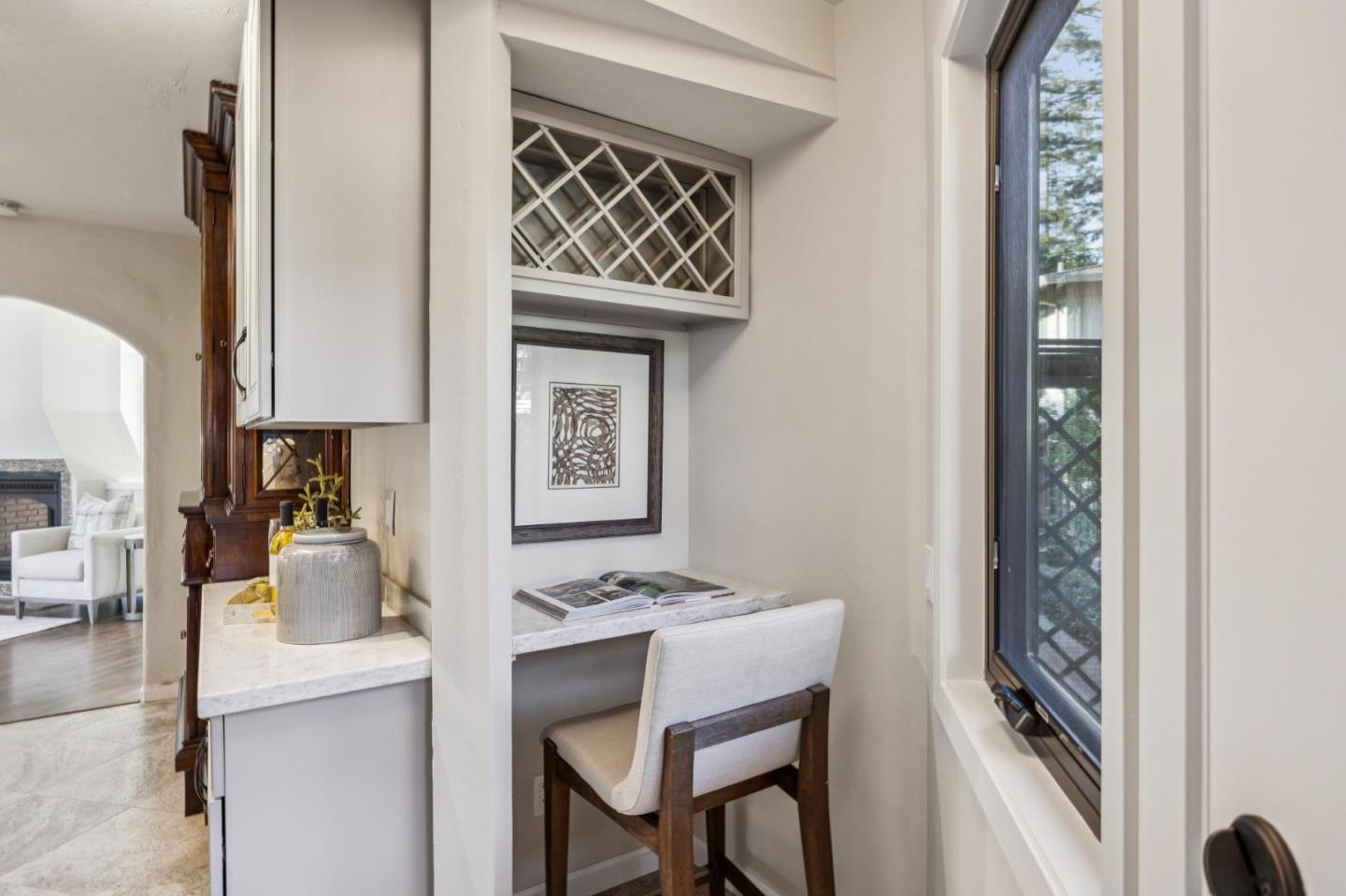 Detail Gallery Image 11 of 36 For 1317 Laurel St, Menlo Park,  CA 94025 - 3 Beds | 2 Baths