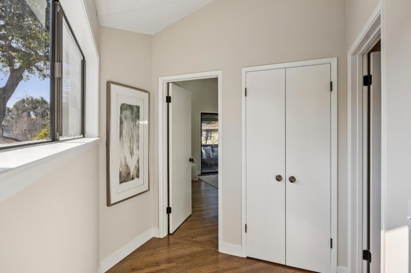 Detail Gallery Image 16 of 36 For 1317 Laurel St, Menlo Park,  CA 94025 - 3 Beds | 2 Baths