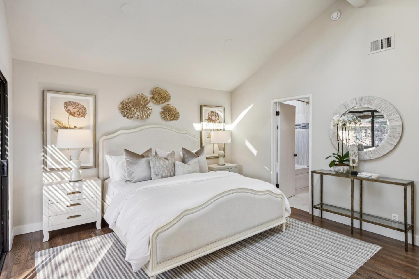 Detail Gallery Image 17 of 36 For 1317 Laurel St, Menlo Park,  CA 94025 - 3 Beds | 2 Baths