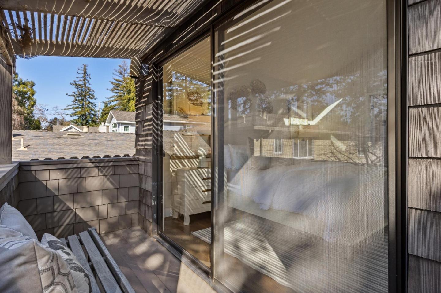 Detail Gallery Image 21 of 36 For 1317 Laurel St, Menlo Park,  CA 94025 - 3 Beds | 2 Baths