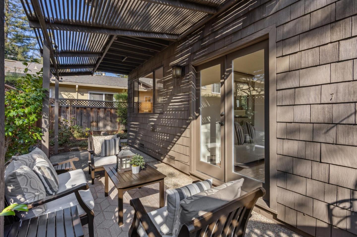 Detail Gallery Image 28 of 36 For 1317 Laurel St, Menlo Park,  CA 94025 - 3 Beds | 2 Baths