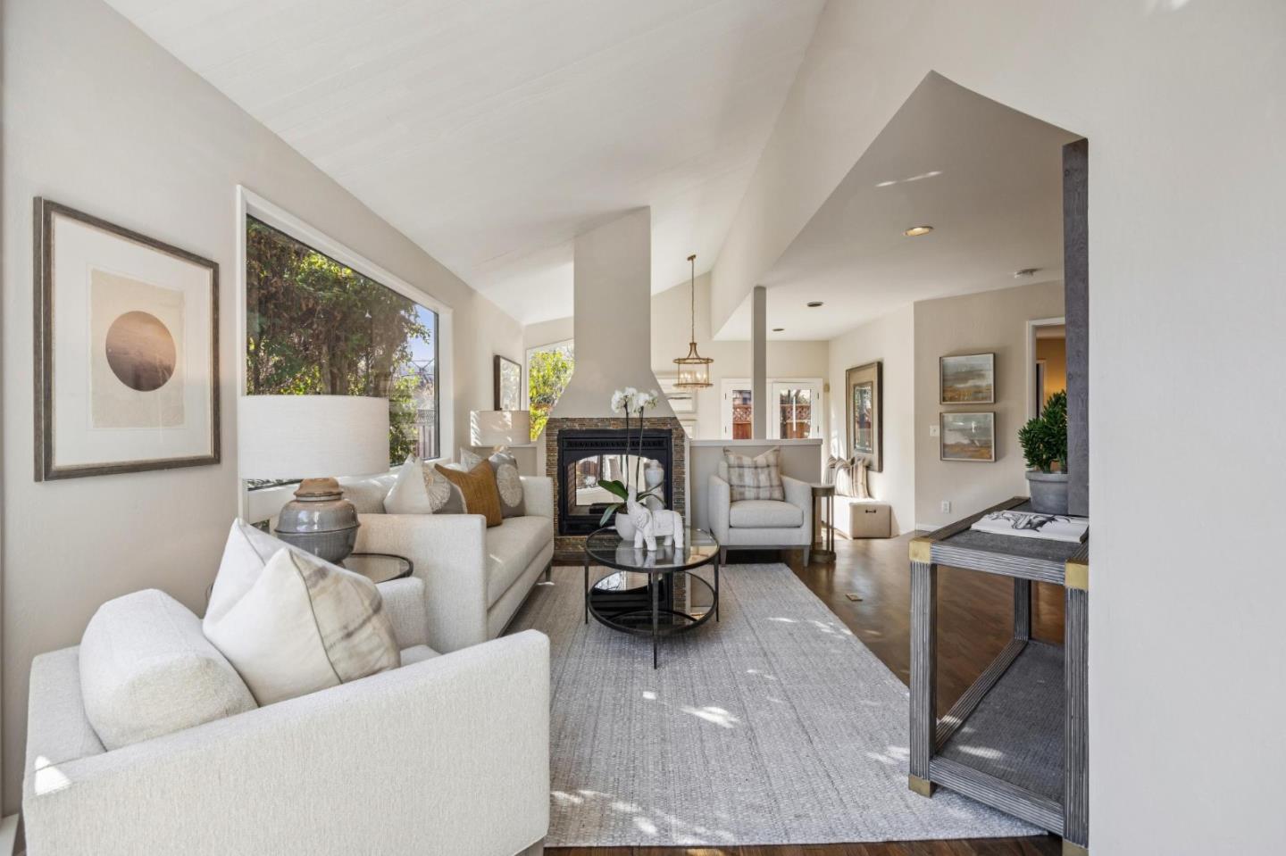 Detail Gallery Image 5 of 36 For 1317 Laurel St, Menlo Park,  CA 94025 - 3 Beds | 2 Baths