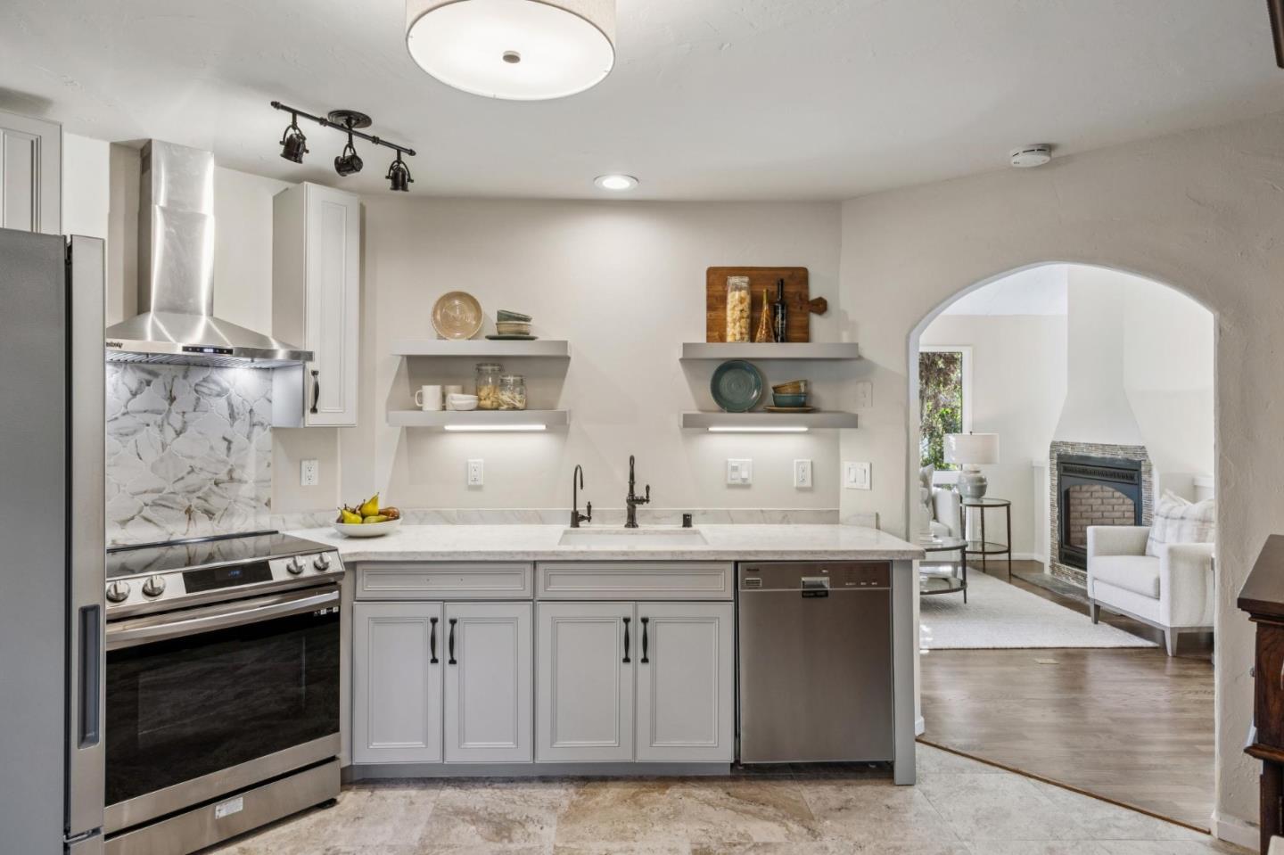 Detail Gallery Image 8 of 36 For 1317 Laurel St, Menlo Park,  CA 94025 - 3 Beds | 2 Baths