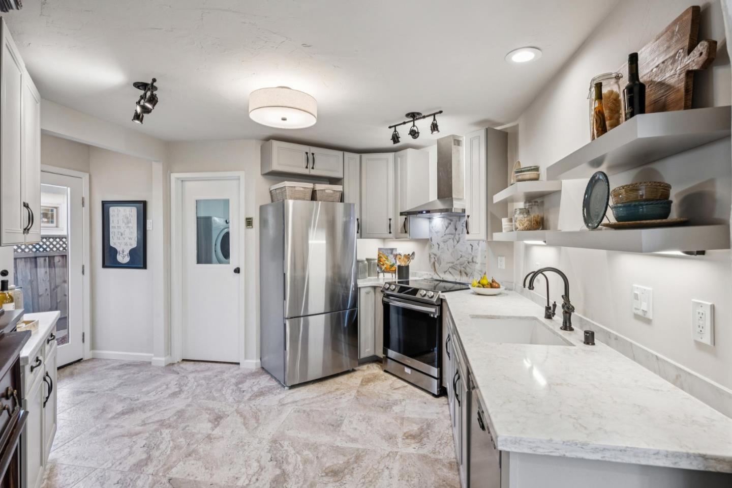 Detail Gallery Image 9 of 36 For 1317 Laurel St, Menlo Park,  CA 94025 - 3 Beds | 2 Baths