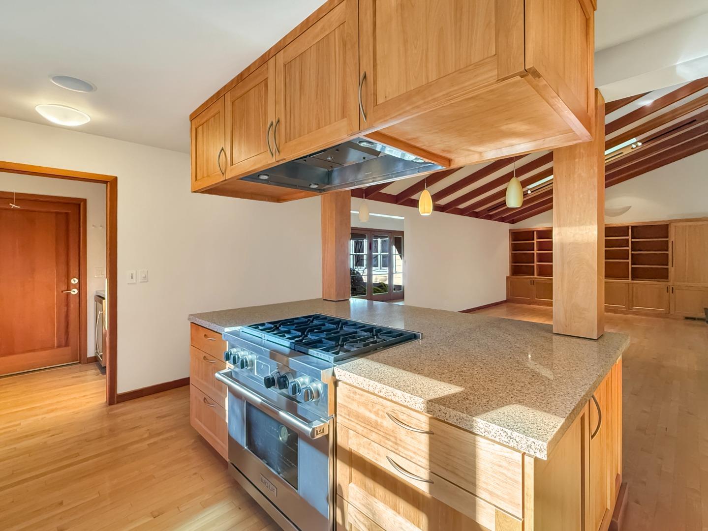 Detail Gallery Image 16 of 47 For 335 Claremont Way, Menlo Park,  CA 94025 - 3 Beds | 2/1 Baths