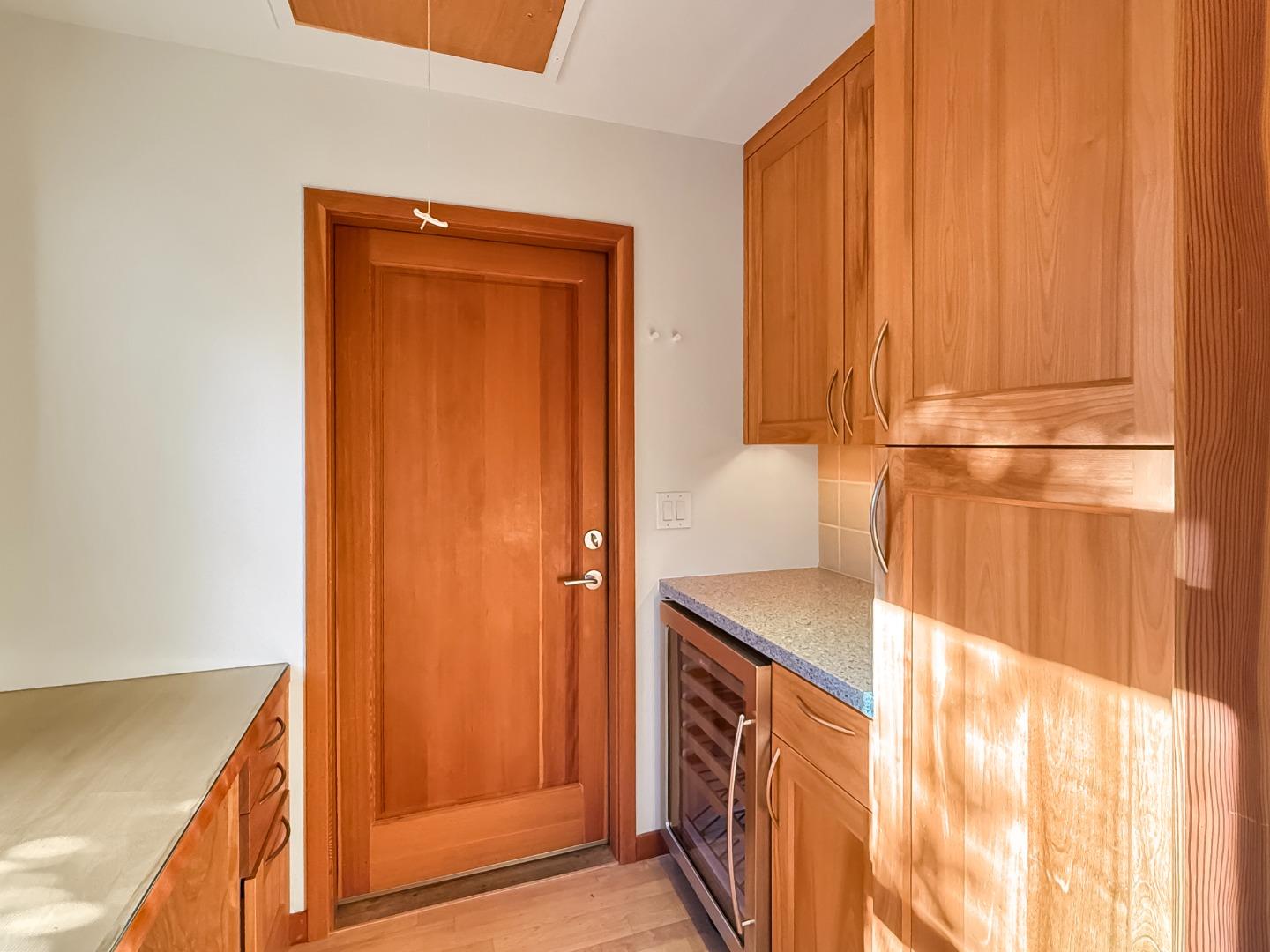 Detail Gallery Image 17 of 47 For 335 Claremont Way, Menlo Park,  CA 94025 - 3 Beds | 2/1 Baths