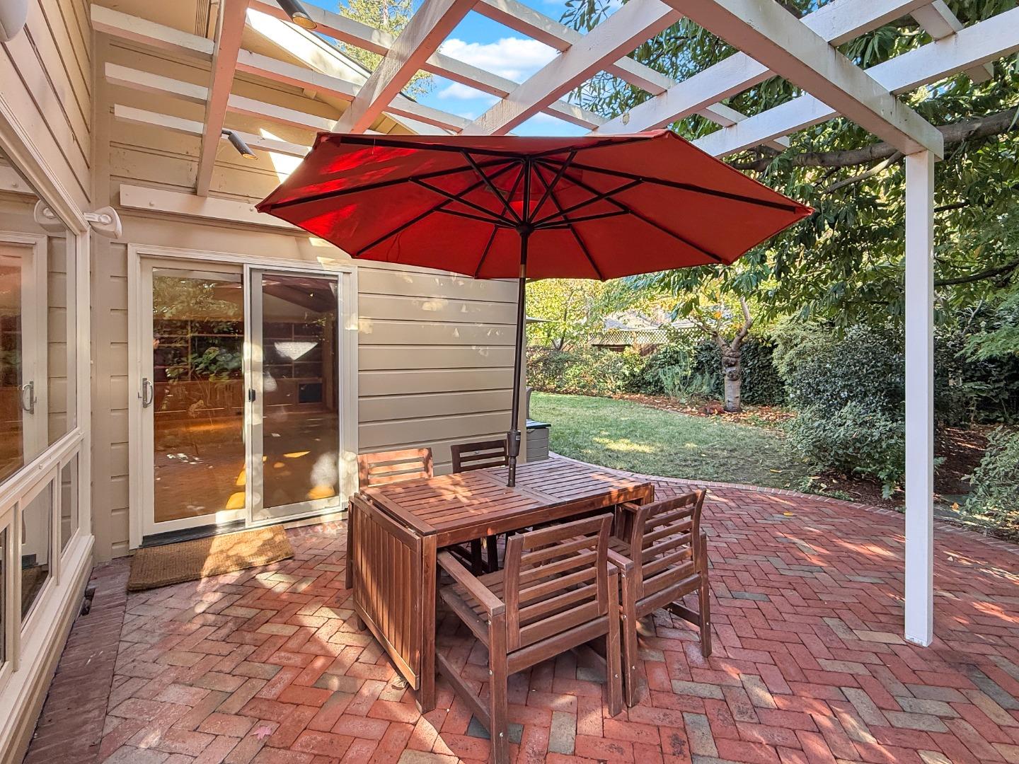 Detail Gallery Image 32 of 47 For 335 Claremont Way, Menlo Park,  CA 94025 - 3 Beds | 2/1 Baths