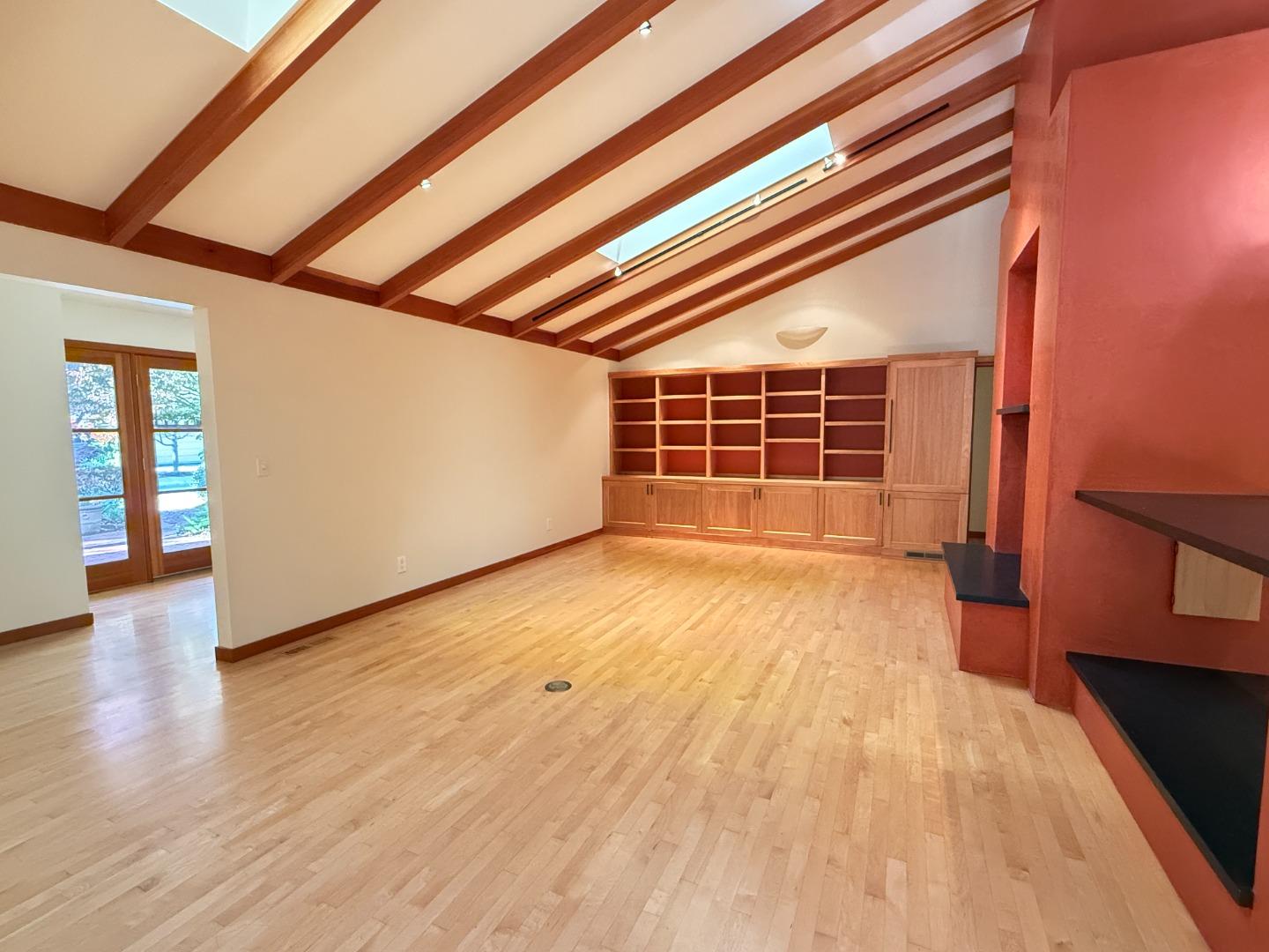 Detail Gallery Image 40 of 47 For 335 Claremont Way, Menlo Park,  CA 94025 - 3 Beds | 2/1 Baths