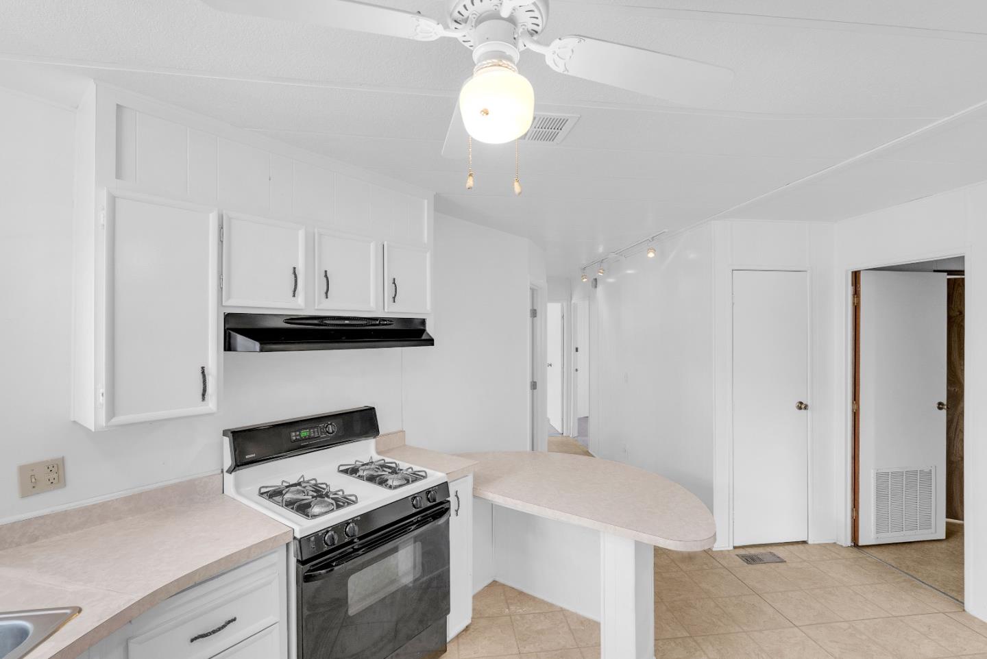 Detail Gallery Image 10 of 47 For 2827 Moss Hollow Dr #2827,  San Jose,  CA 95121 - 2 Beds | 2 Baths