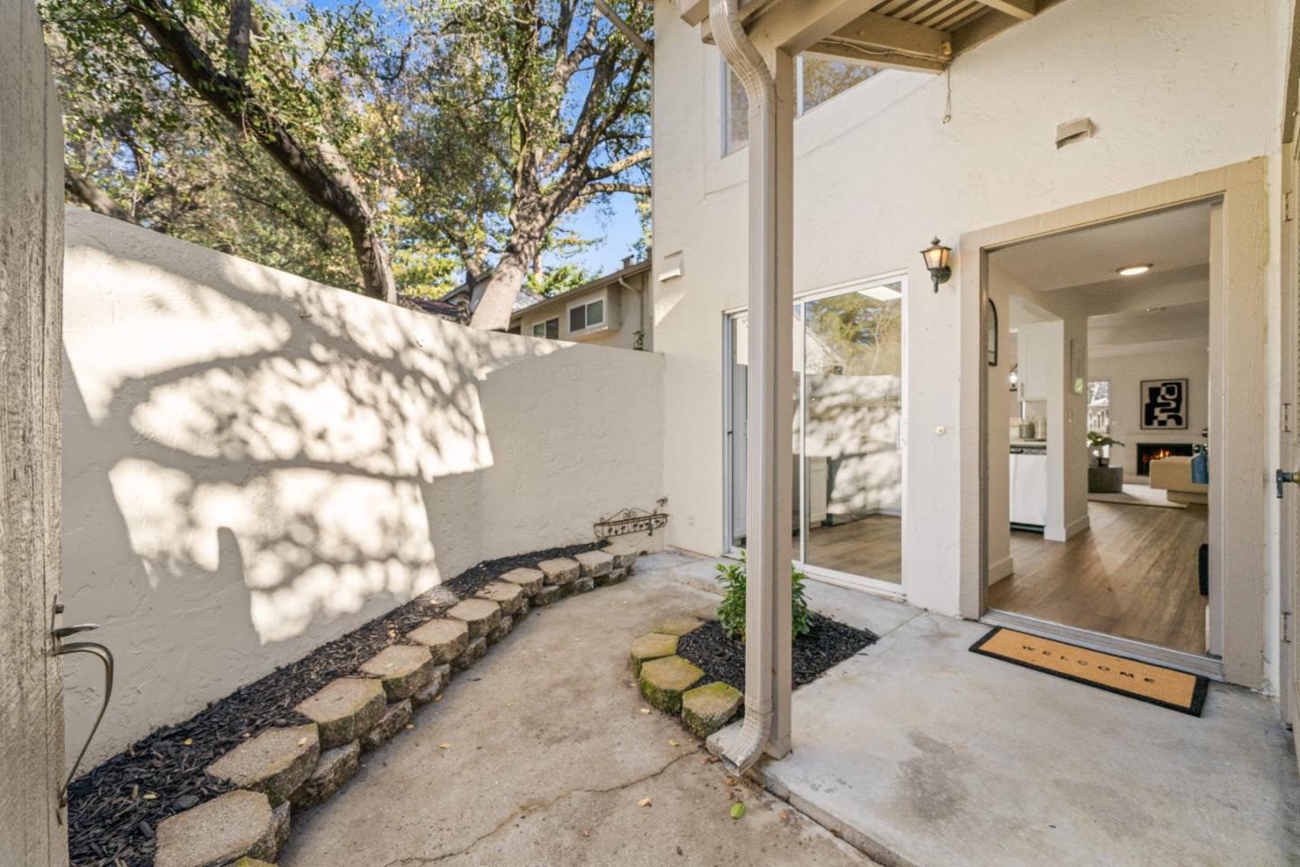 Detail Gallery Image 7 of 45 For 19224 Vineyard, Saratoga,  CA 95070 - 2 Beds | 1/1 Baths