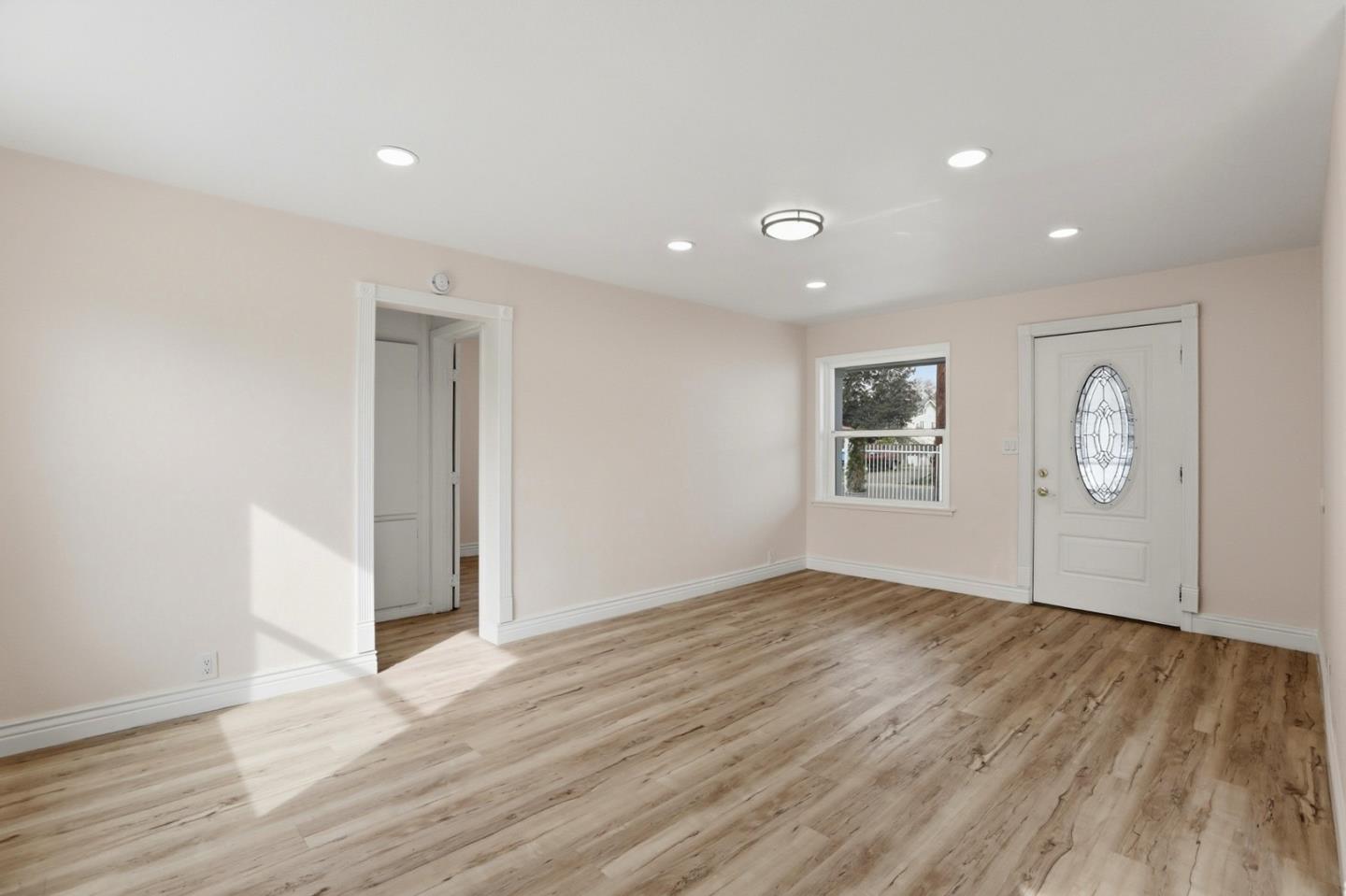 Detail Gallery Image 10 of 32 For 3712 42nd Ave, Sacramento,  CA 95824 - 3 Beds | 1 Baths