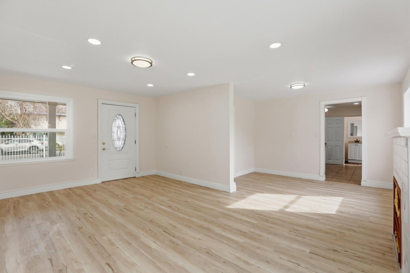 Detail Gallery Image 11 of 32 For 3712 42nd Ave, Sacramento,  CA 95824 - 3 Beds | 1 Baths