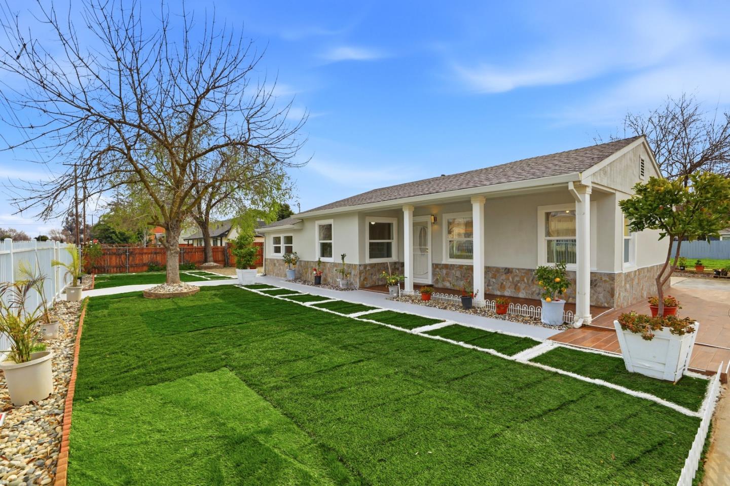 Detail Gallery Image 6 of 32 For 3712 42nd Ave, Sacramento,  CA 95824 - 3 Beds | 1 Baths