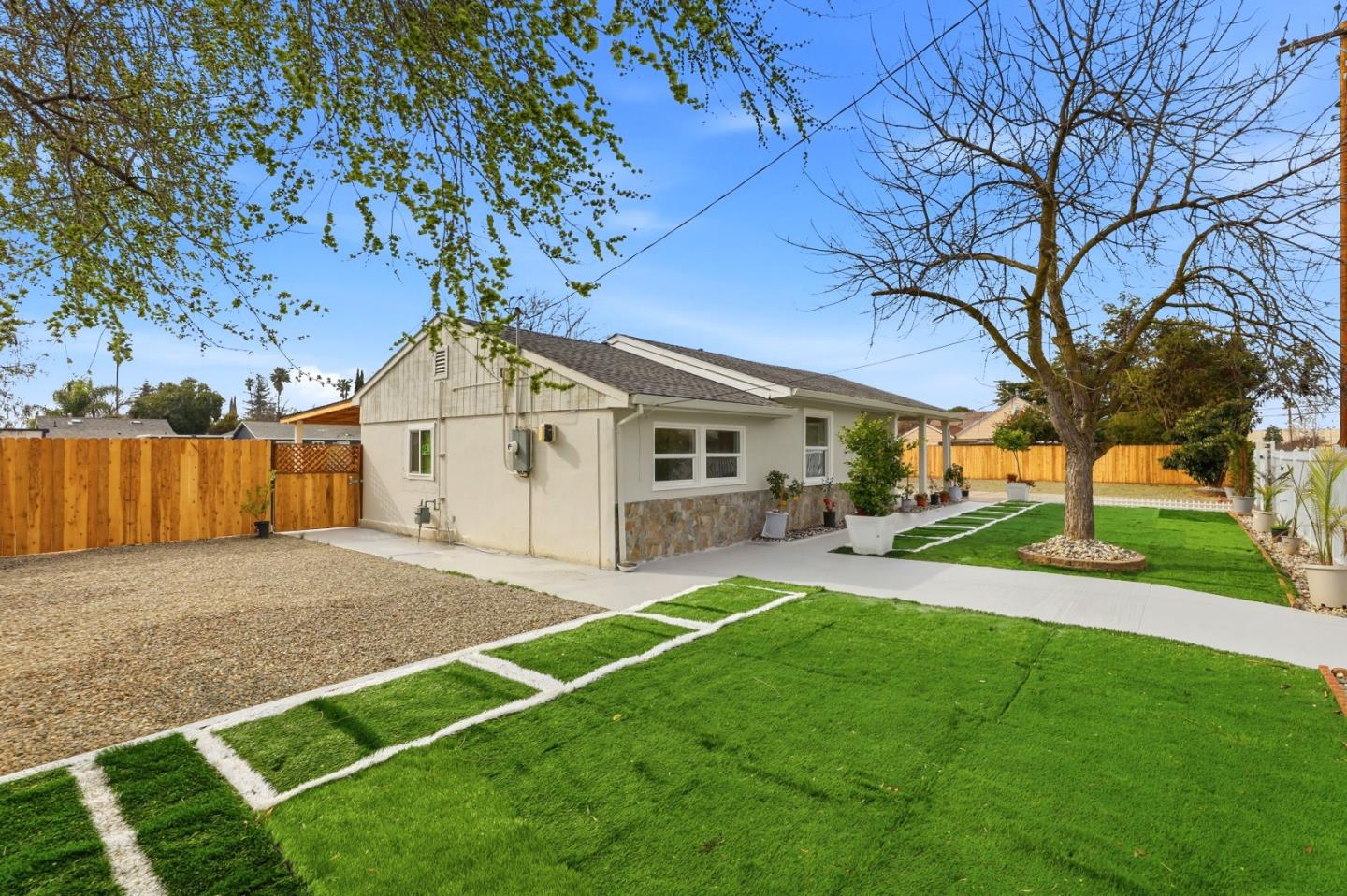 Detail Gallery Image 7 of 32 For 3712 42nd Ave, Sacramento,  CA 95824 - 3 Beds | 1 Baths