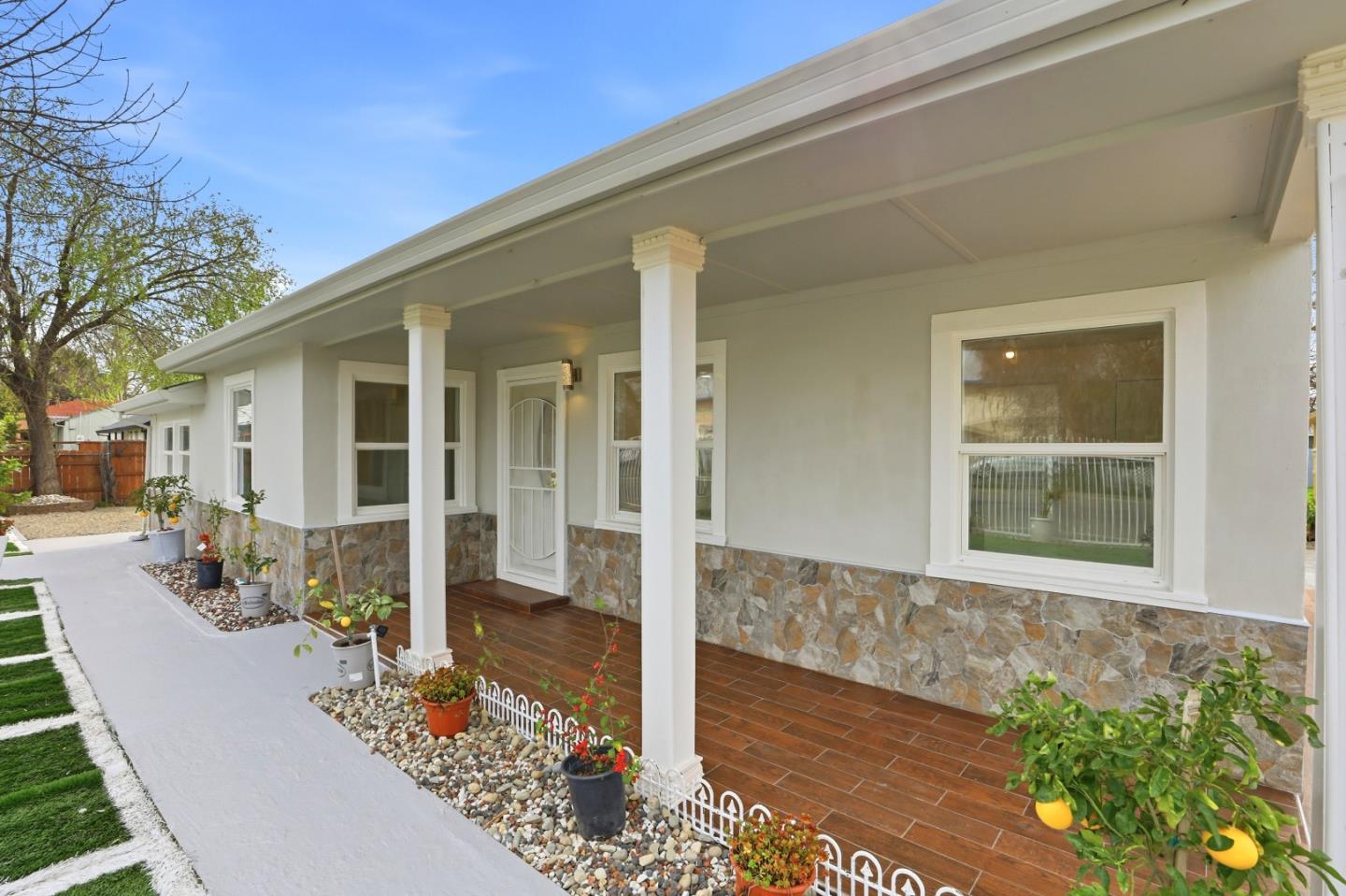 Detail Gallery Image 8 of 32 For 3712 42nd Ave, Sacramento,  CA 95824 - 3 Beds | 1 Baths