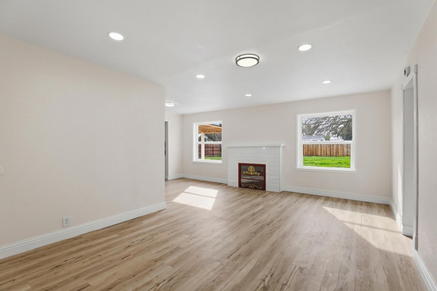 Detail Gallery Image 9 of 32 For 3712 42nd Ave, Sacramento,  CA 95824 - 3 Beds | 1 Baths