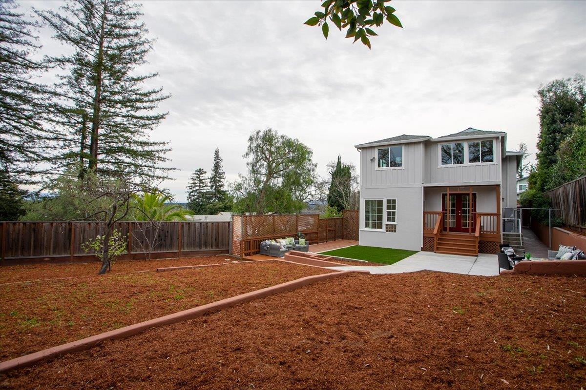 Detail Gallery Image 11 of 67 For 726 Hillcrest Dr, Redwood City,  CA 94062 - 4 Beds | 2/1 Baths