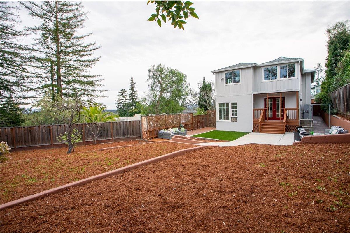 Detail Gallery Image 12 of 67 For 726 Hillcrest Dr, Redwood City,  CA 94062 - 4 Beds | 2/1 Baths