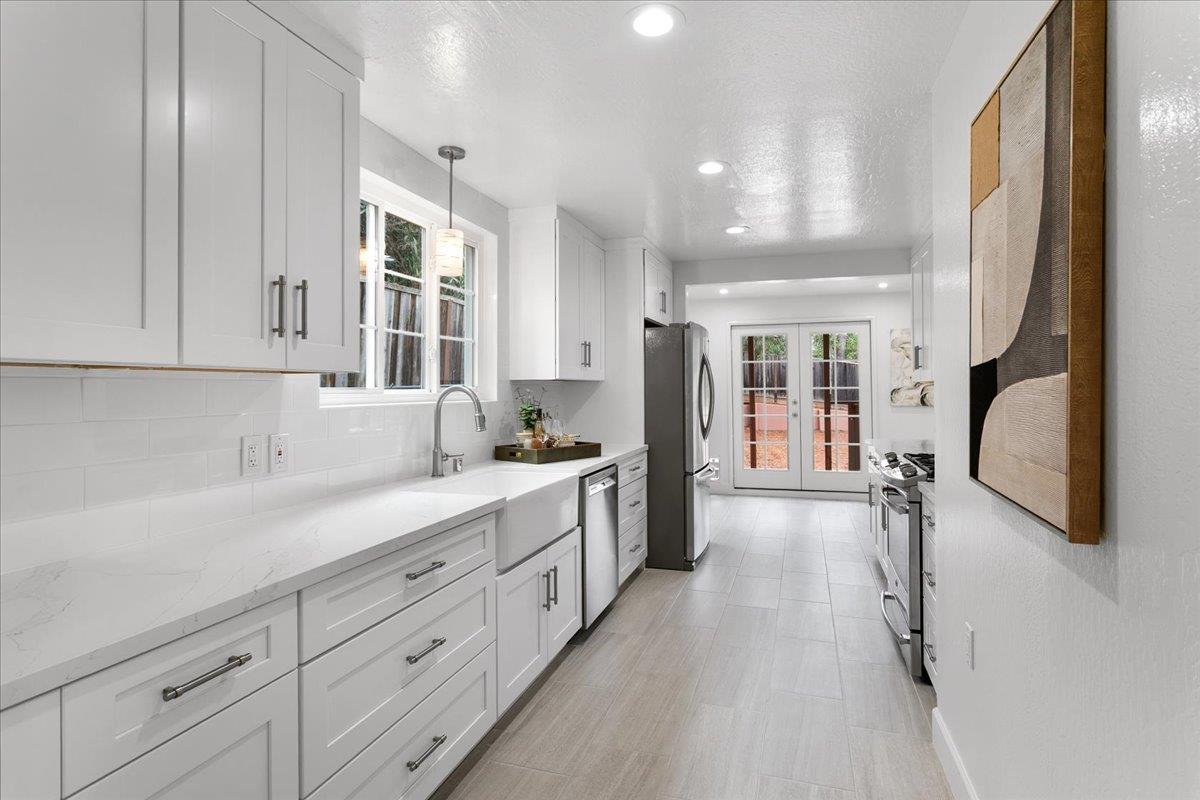 Detail Gallery Image 15 of 67 For 726 Hillcrest Dr, Redwood City,  CA 94062 - 4 Beds | 2/1 Baths