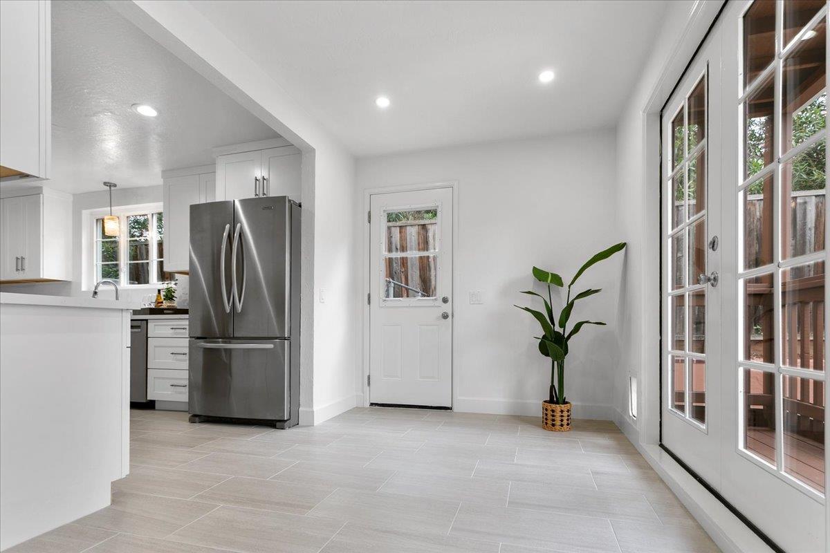 Detail Gallery Image 20 of 67 For 726 Hillcrest Dr, Redwood City,  CA 94062 - 4 Beds | 2/1 Baths