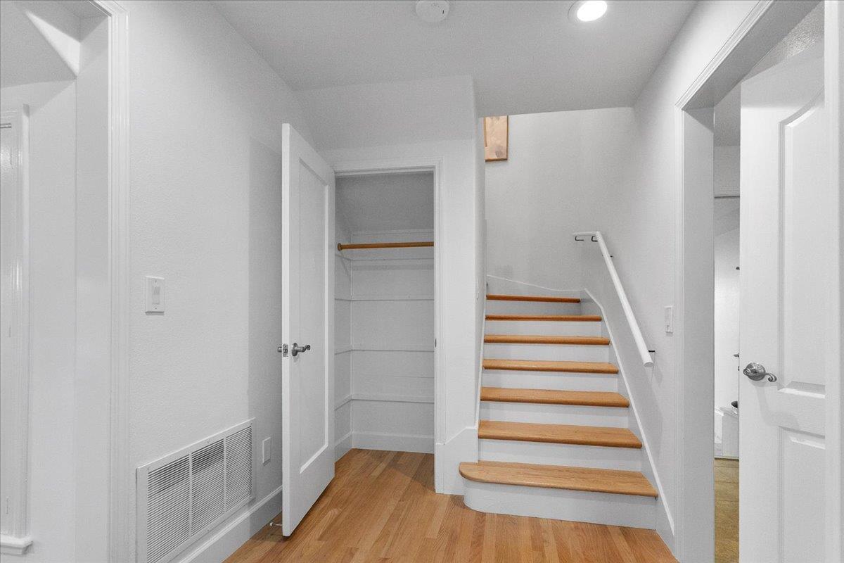 Detail Gallery Image 21 of 67 For 726 Hillcrest Dr, Redwood City,  CA 94062 - 4 Beds | 2/1 Baths