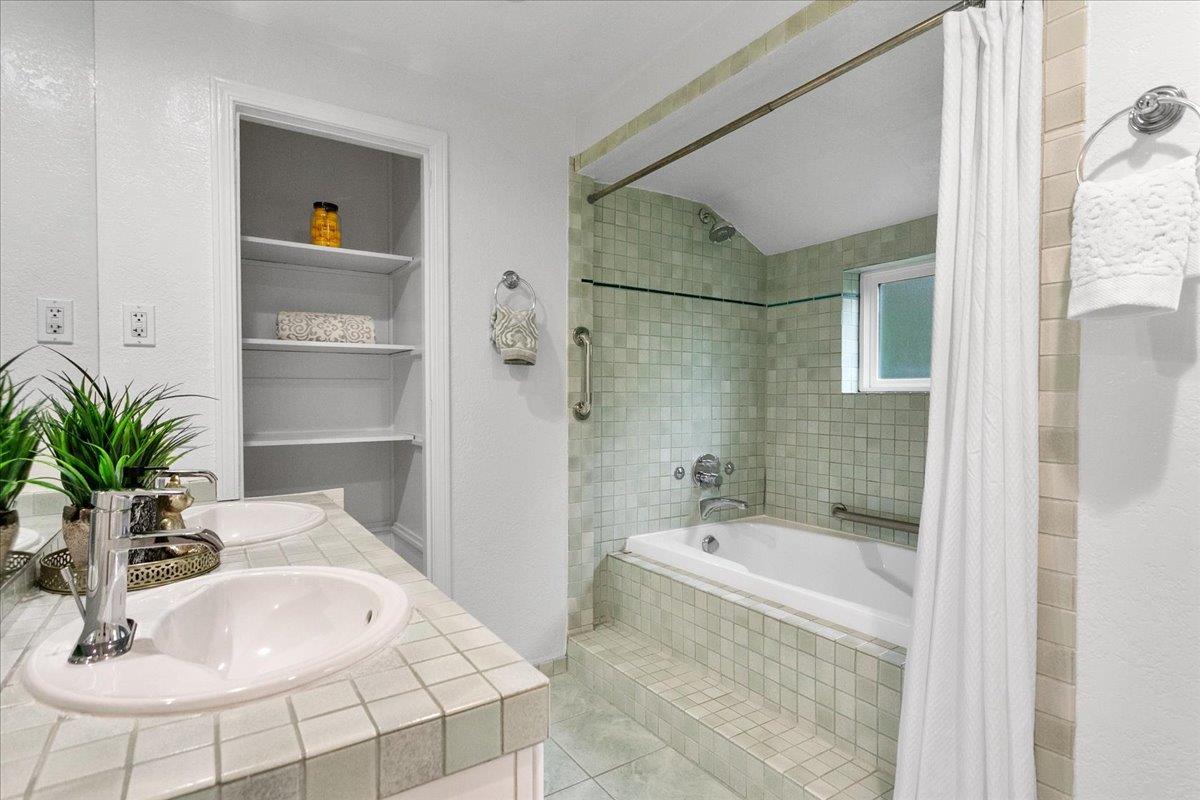Detail Gallery Image 22 of 67 For 726 Hillcrest Dr, Redwood City,  CA 94062 - 4 Beds | 2/1 Baths