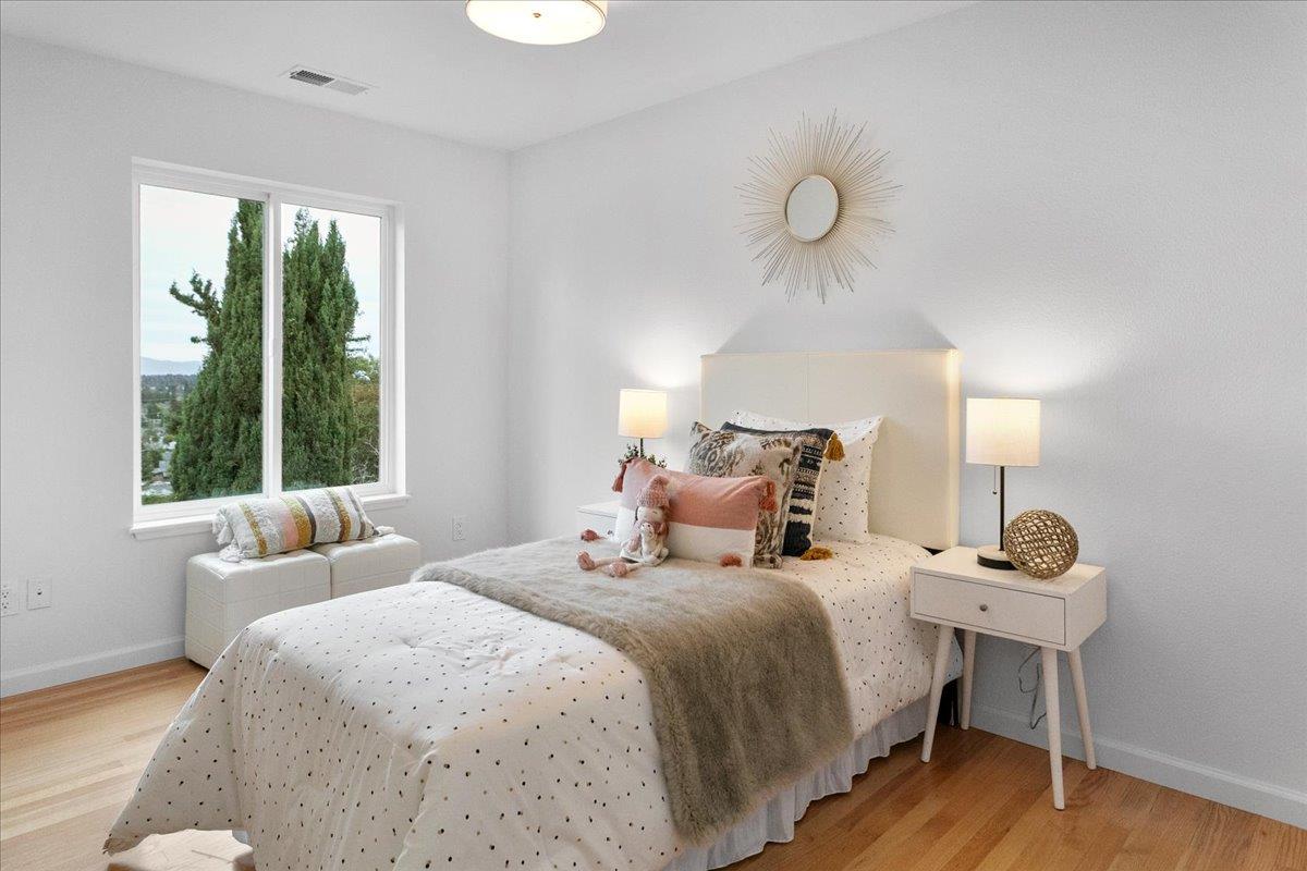 Detail Gallery Image 24 of 67 For 726 Hillcrest Dr, Redwood City,  CA 94062 - 4 Beds | 2/1 Baths