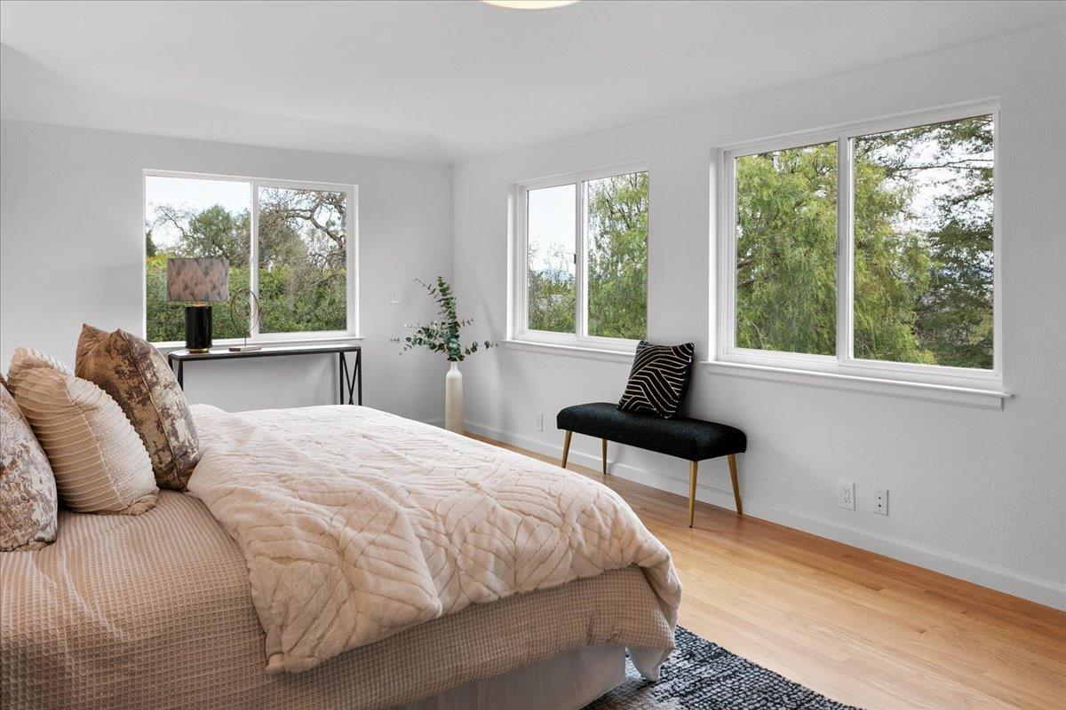 Detail Gallery Image 31 of 67 For 726 Hillcrest Dr, Redwood City,  CA 94062 - 4 Beds | 2/1 Baths