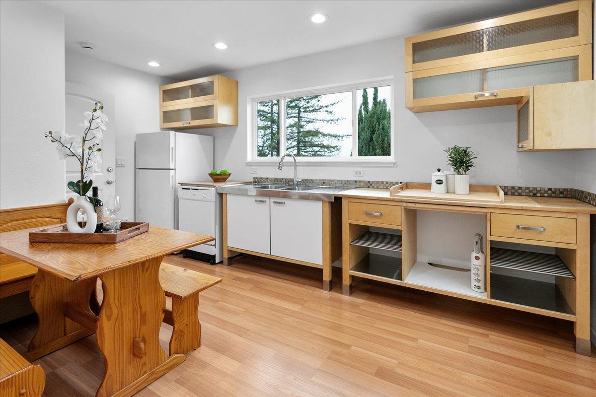 Detail Gallery Image 34 of 67 For 726 Hillcrest Dr, Redwood City,  CA 94062 - 4 Beds | 2/1 Baths