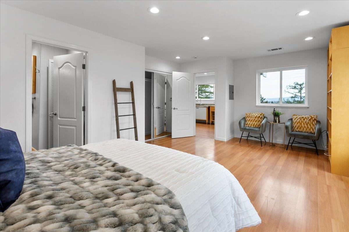 Detail Gallery Image 38 of 67 For 726 Hillcrest Dr, Redwood City,  CA 94062 - 4 Beds | 2/1 Baths