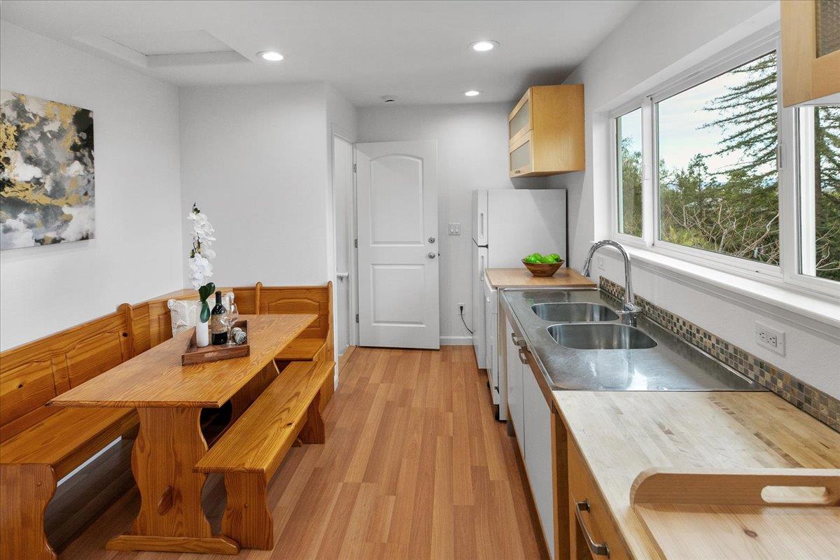 Detail Gallery Image 40 of 67 For 726 Hillcrest Dr, Redwood City,  CA 94062 - 4 Beds | 2/1 Baths