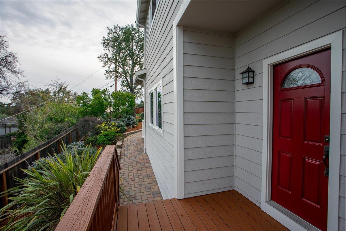 Detail Gallery Image 7 of 67 For 726 Hillcrest Dr, Redwood City,  CA 94062 - 4 Beds | 2/1 Baths