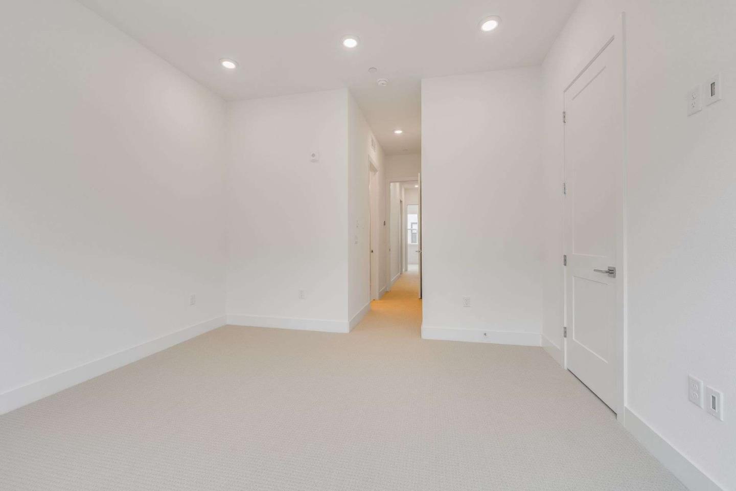 Detail Gallery Image 11 of 26 For 202 Stone Pine Ter #6,  Sunnyvale,  CA 94086 - 2 Beds | 2/1 Baths