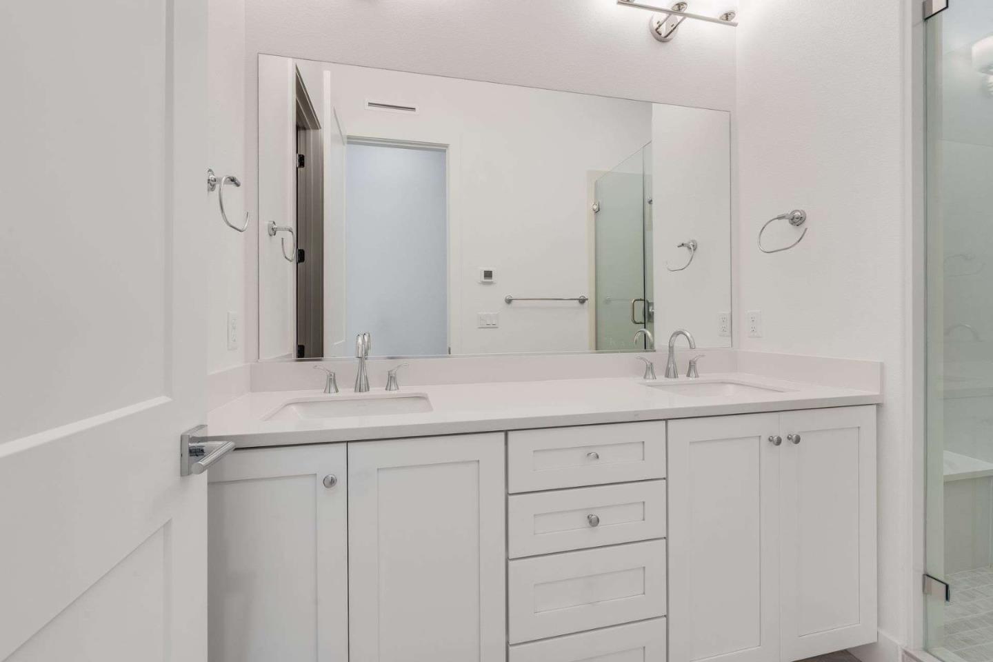 Detail Gallery Image 12 of 26 For 202 Stone Pine Ter #6,  Sunnyvale,  CA 94086 - 2 Beds | 2/1 Baths