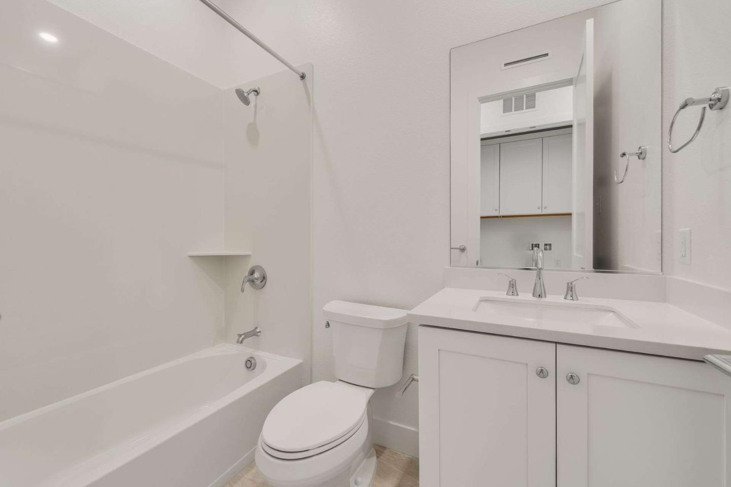 Detail Gallery Image 16 of 26 For 202 Stone Pine Ter #6,  Sunnyvale,  CA 94086 - 2 Beds | 2/1 Baths
