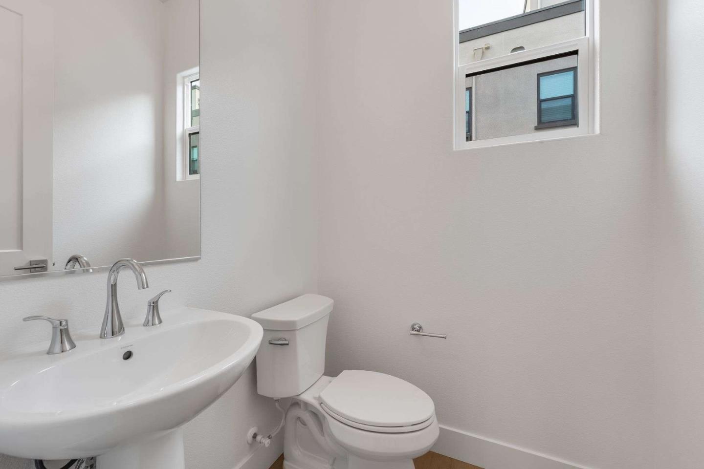 Detail Gallery Image 17 of 26 For 202 Stone Pine Ter #6,  Sunnyvale,  CA 94086 - 2 Beds | 2/1 Baths