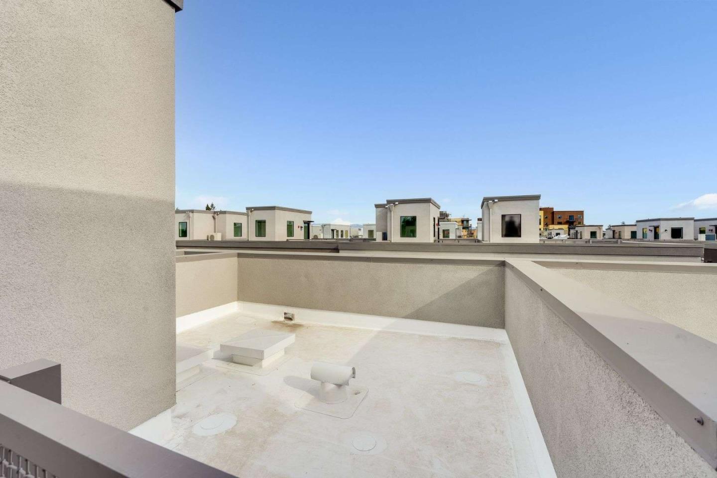 Detail Gallery Image 19 of 26 For 202 Stone Pine Ter #6,  Sunnyvale,  CA 94086 - 2 Beds | 2/1 Baths