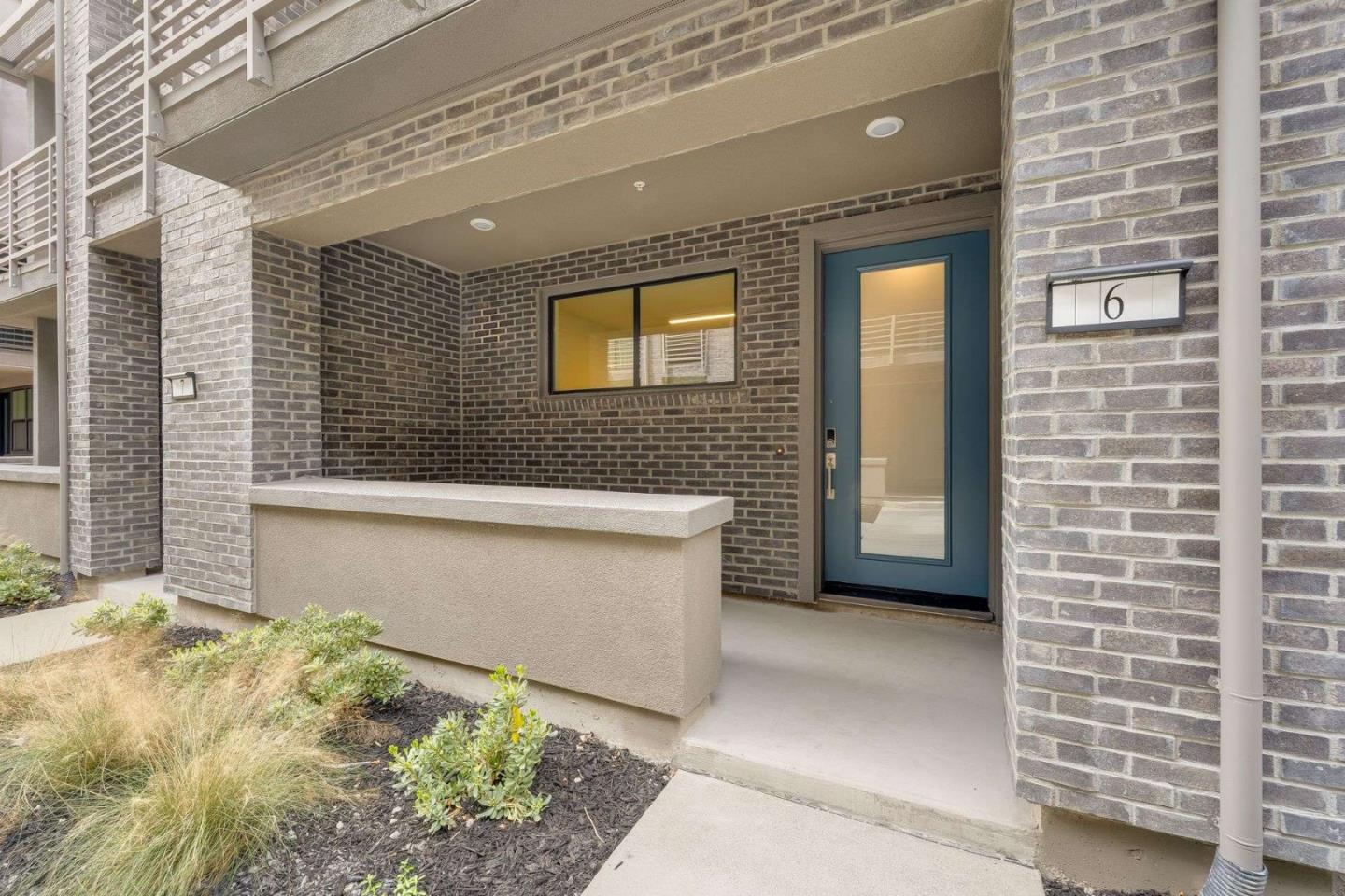 Detail Gallery Image 2 of 26 For 202 Stone Pine Ter #6,  Sunnyvale,  CA 94086 - 2 Beds | 2/1 Baths