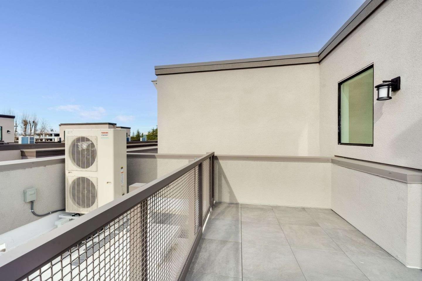 Detail Gallery Image 20 of 26 For 202 Stone Pine Ter #6,  Sunnyvale,  CA 94086 - 2 Beds | 2/1 Baths