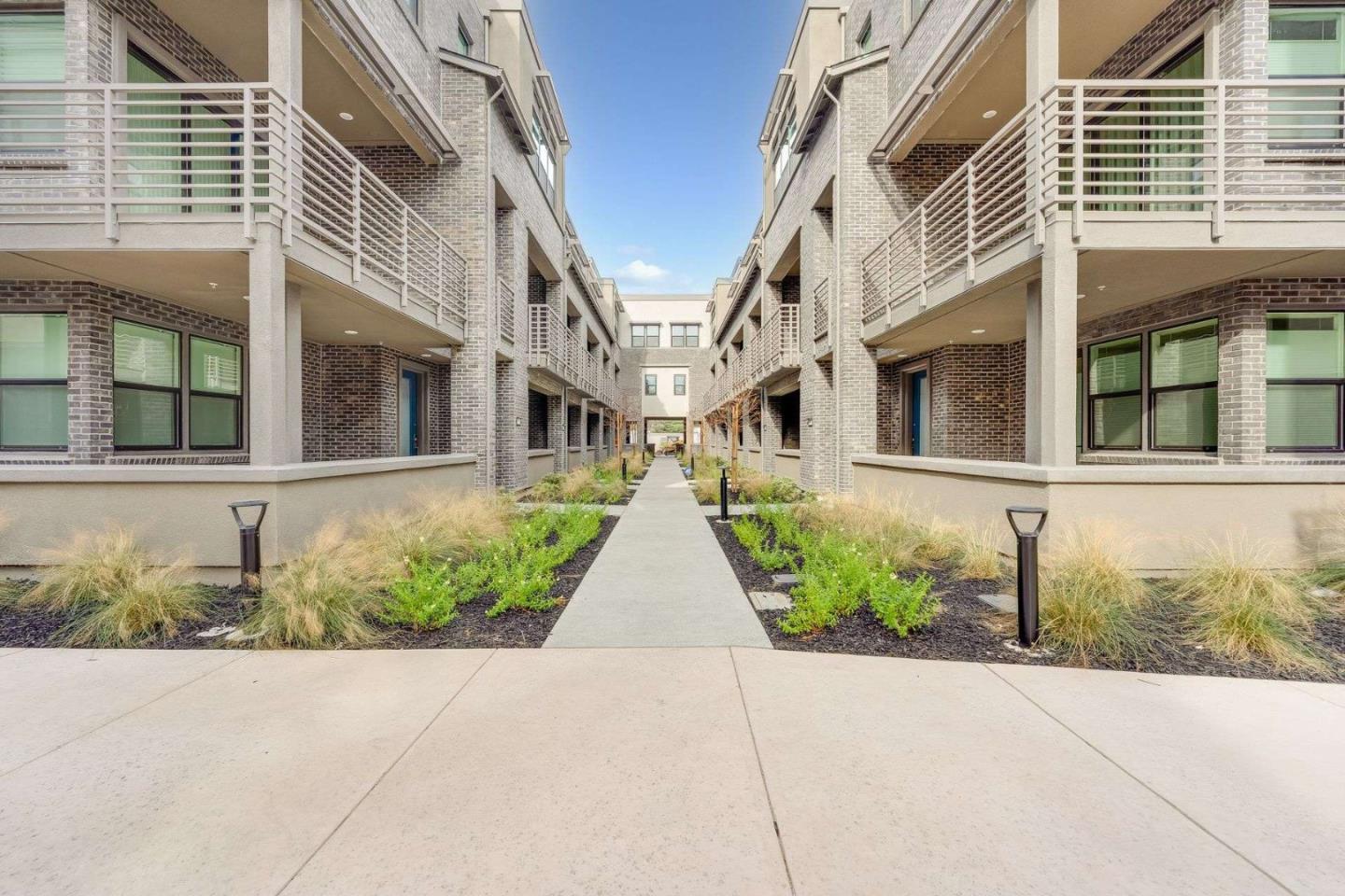 Detail Gallery Image 23 of 26 For 202 Stone Pine Ter #6,  Sunnyvale,  CA 94086 - 2 Beds | 2/1 Baths